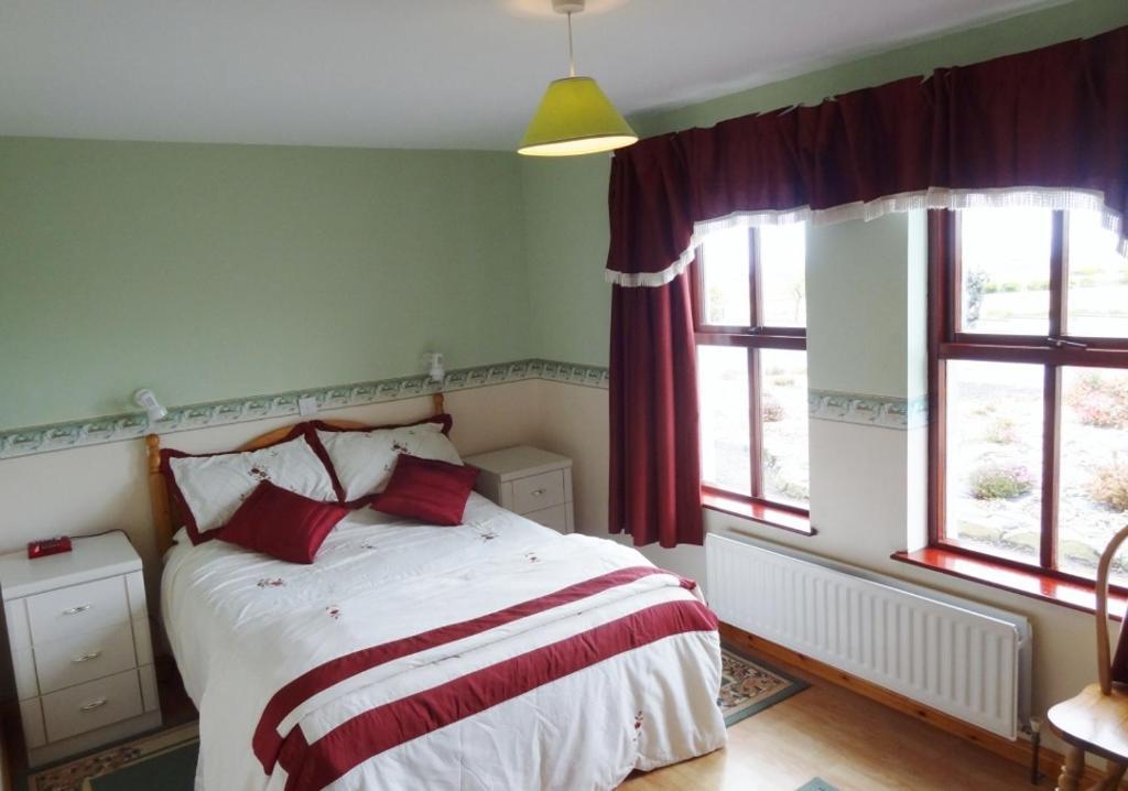 Glenmore House Ballycastle Rum bild